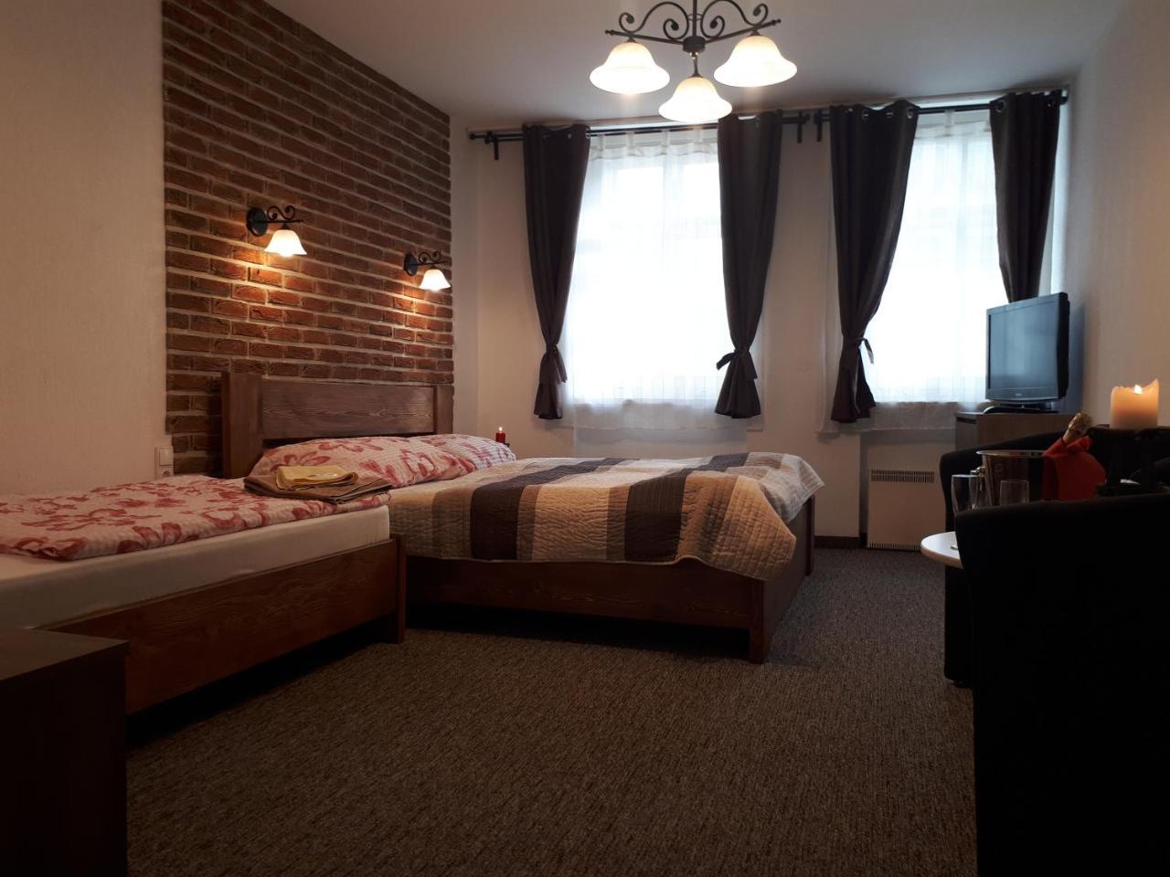 Penzion - Restaurant U Zamku Bečov nad Teplou المظهر الخارجي الصورة