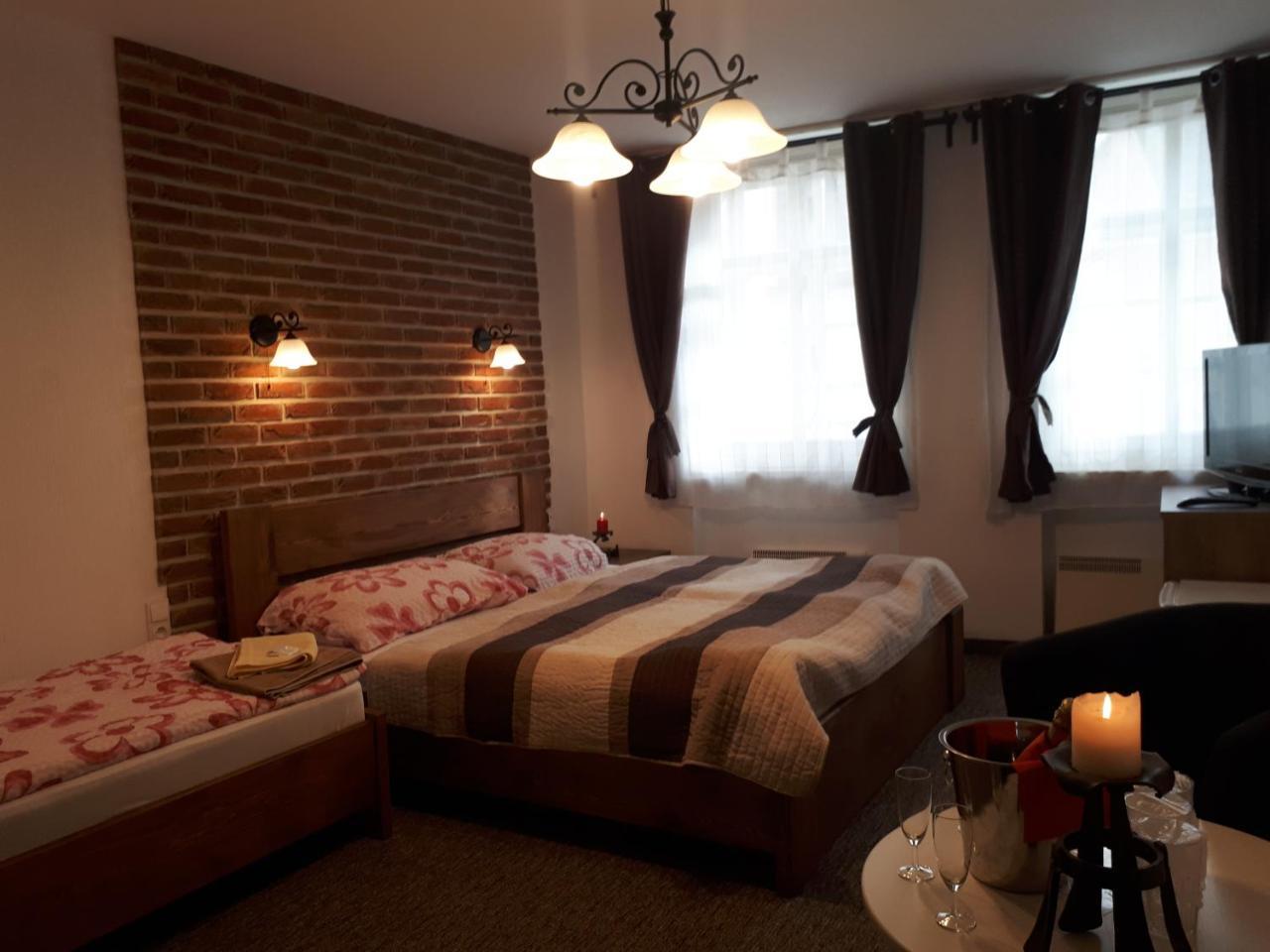 Penzion - Restaurant U Zamku Bečov nad Teplou المظهر الخارجي الصورة