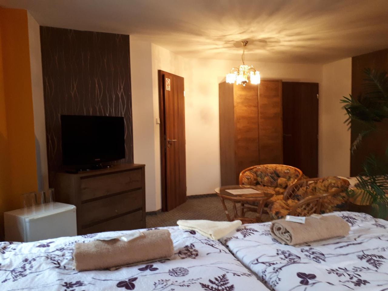 Penzion - Restaurant U Zamku Bečov nad Teplou المظهر الخارجي الصورة