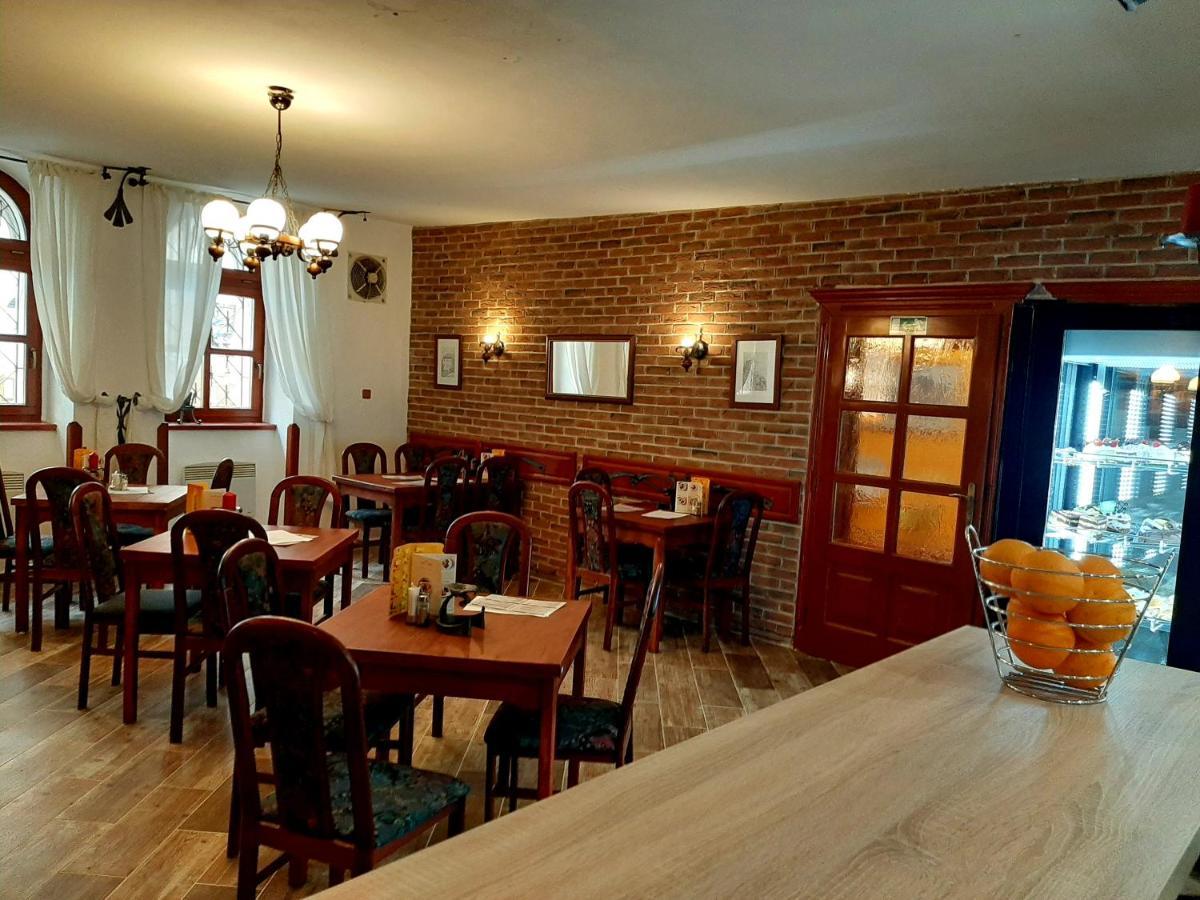 Penzion - Restaurant U Zamku Bečov nad Teplou المظهر الخارجي الصورة