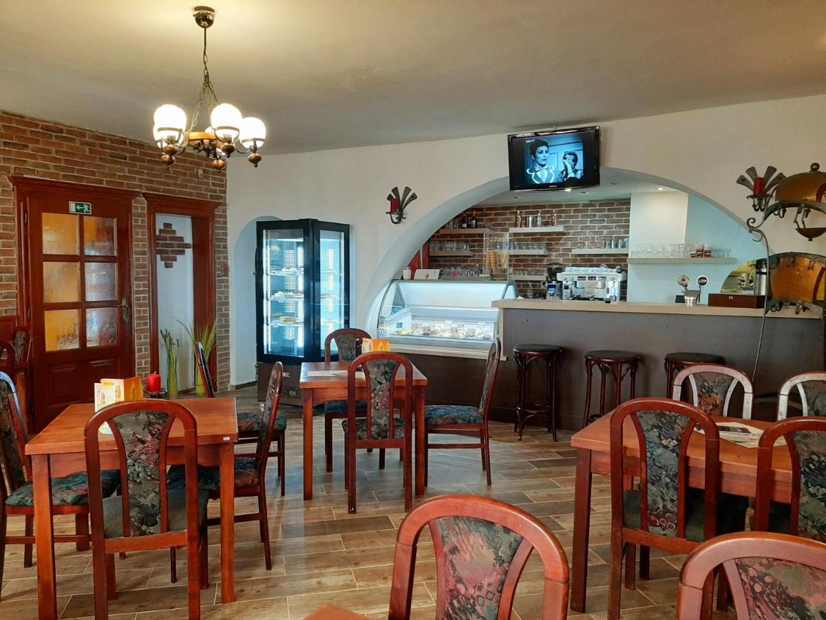 Penzion - Restaurant U Zamku Bečov nad Teplou المظهر الخارجي الصورة