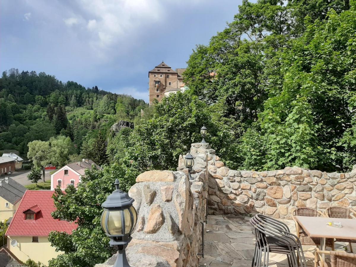 Penzion - Restaurant U Zamku Bečov nad Teplou المظهر الخارجي الصورة